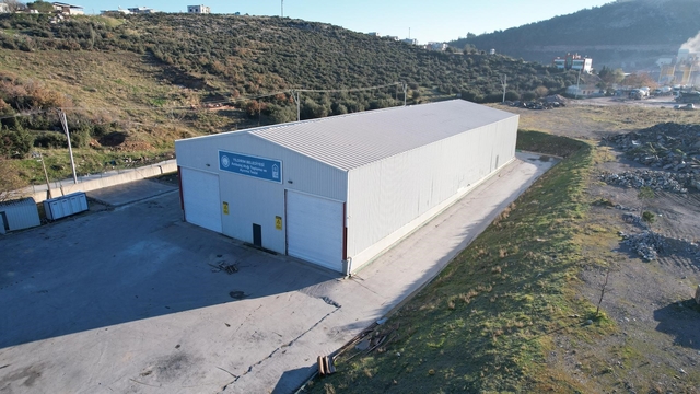 Yıldırım'da geri dönüşümle her ay 5 bin ağaç kurtarılıyor
Yıldırım Belediye Başkanı Oktay Yılmaz: "Atıkları geri kazanarak; bir yandan hammadde ve enerji tasarrufu sağlıyor bir yandan da suyumuzu ve ağaçlarımızı koruyoruz"