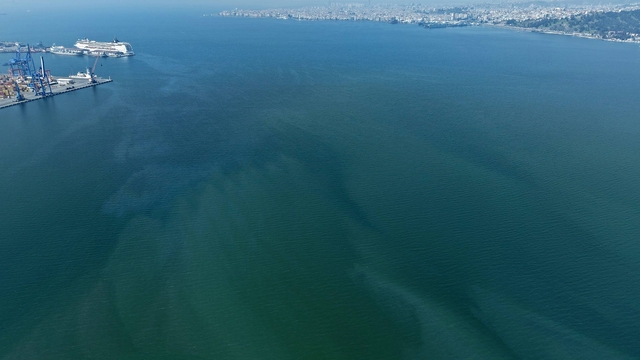 İzmir Körfezi'nde yine dış kaynaklı kirlilik alarmı