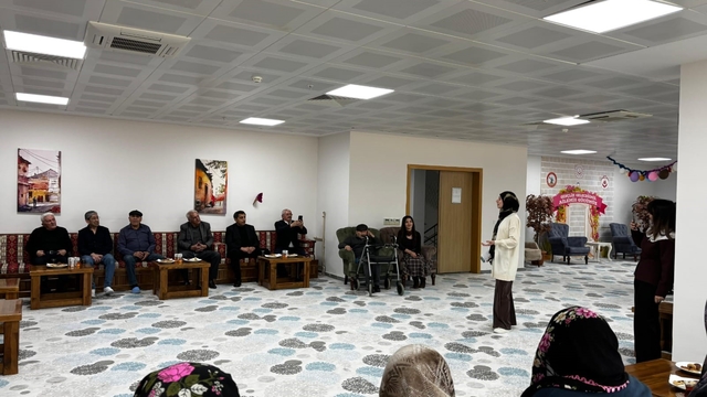 Huzurevinde Yaşlılar Haftası'na özel sergi