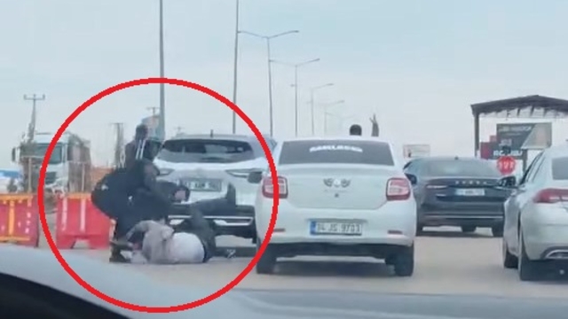 Diyarbakır'da trafikte yol verme kavgası kamerada