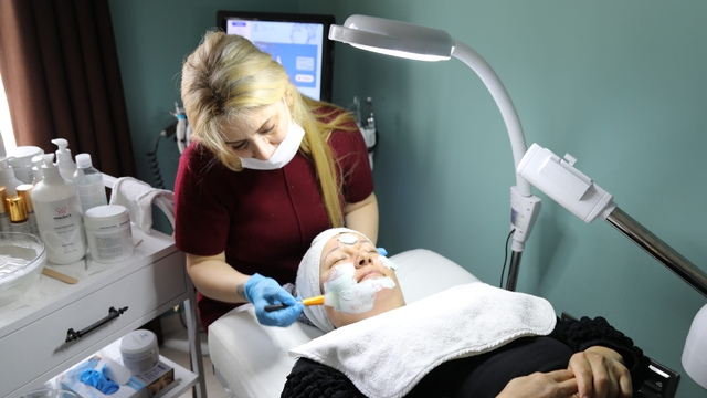 Marmaris'te kadın saha personeline ücretsiz cilt bakımı