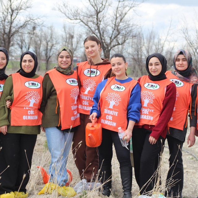 Karapınar'da erozyon sahasına fidan dikildi
