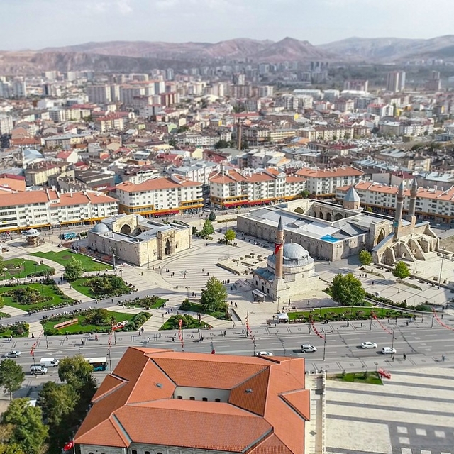 Sivas'ta araç sayısı 219 bine yaklaştı
Şubat ayında Sivas'ta bulunan motorl...