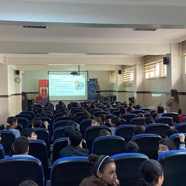 Jandarmadan öğrencilere siber güvenlik eğitimi