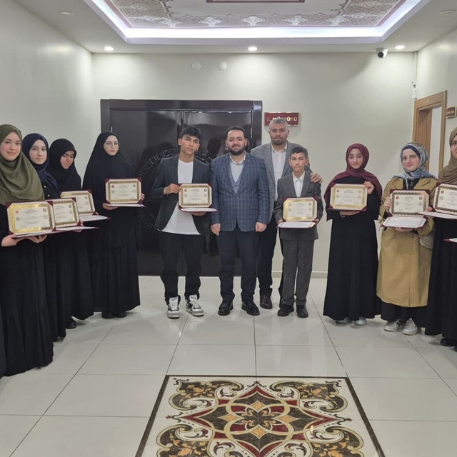 Sivas'ta 10 öğrenciye hafızlık belgesi verildi
Sivas İl Müftülüğüne bağlı K...