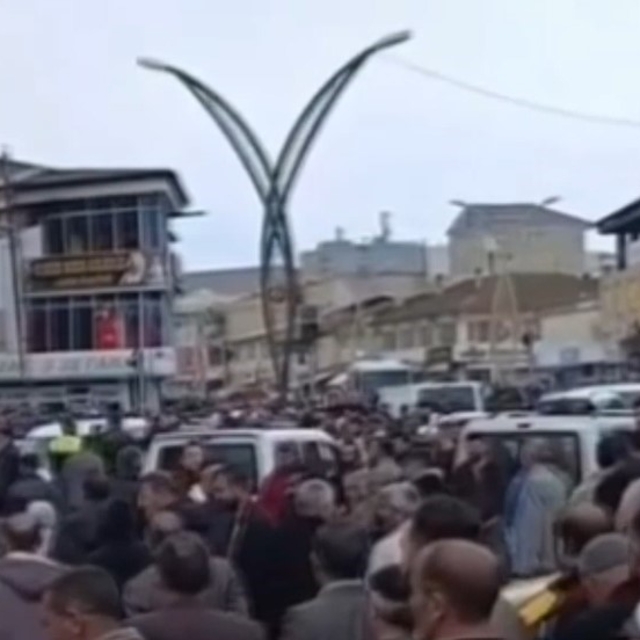 Erciş'te taşlı sopalı kavga: 3 yaralı