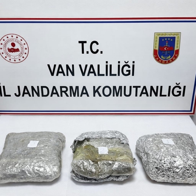 Çaldıran'da 4 kilo 60 gram skunk ele geçirildi