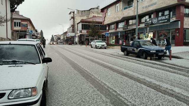 Çal'a Mart ayında kar düştü