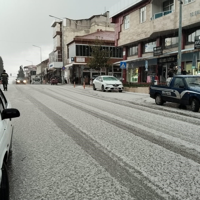 Çal'a Mart ayında kar düştü