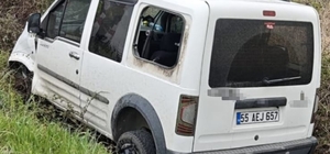 Bafra'da su kanalına düşen aracın sürücüsü yaralandı