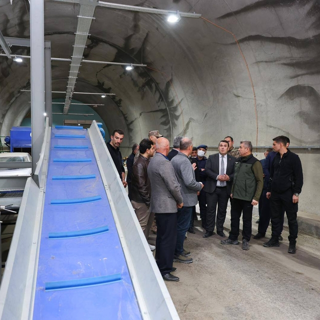 Artvin Valisi Ergün, mantar üretim tesisinde incelemelerde bulundu