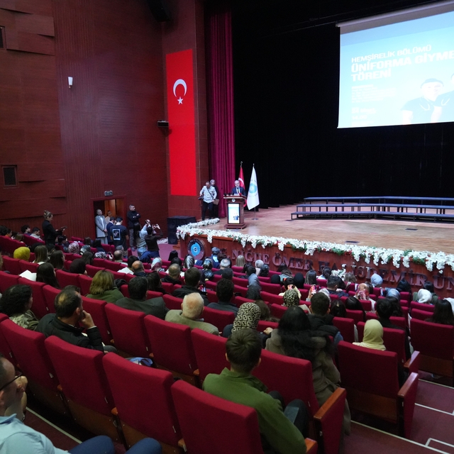 Niğde'de 120 hemşire adayı üniforma giydi