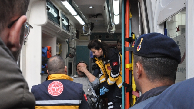 Kayıp dağcıdan sevindiren haber: 4 gün sonra bulundu
Kayıp dağcı Salihli'ye getirilip tedavi altına alındı
Eşi Nuray Tanrıkulu, "4 gün boyunca yanımızda olan herkese teşekkür ederiz"