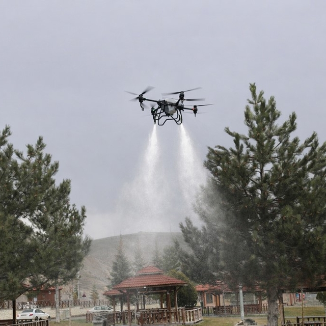 Sivas'ta keneye karşı havadan karadan mücadele
Sivas Belediyesi Veteriner İ...