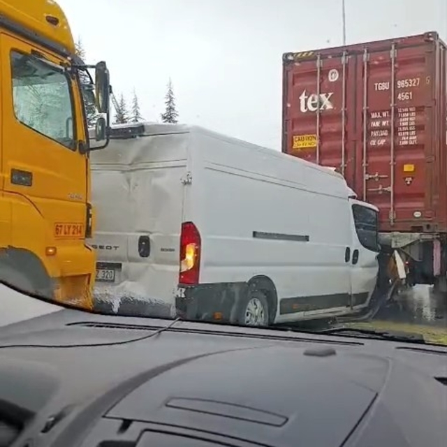 Eskişehir'de 4 aracın karıştığı zincirleme kazada 1 kişi yaralandı
Önündeki...