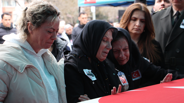 Şehit binbaşının cenazesi Isparta'da toprağa verildi (2)