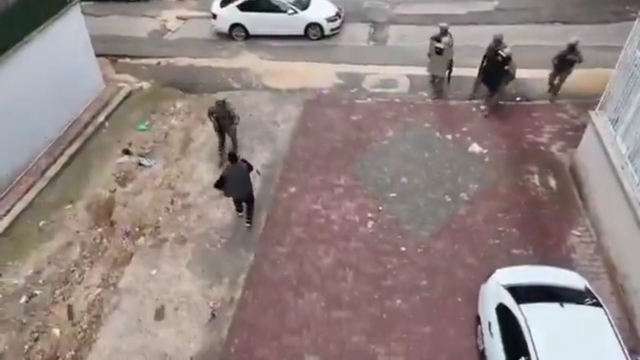 Gaziantep'te firari hükümlü polisi tabanca ile tehdit etti