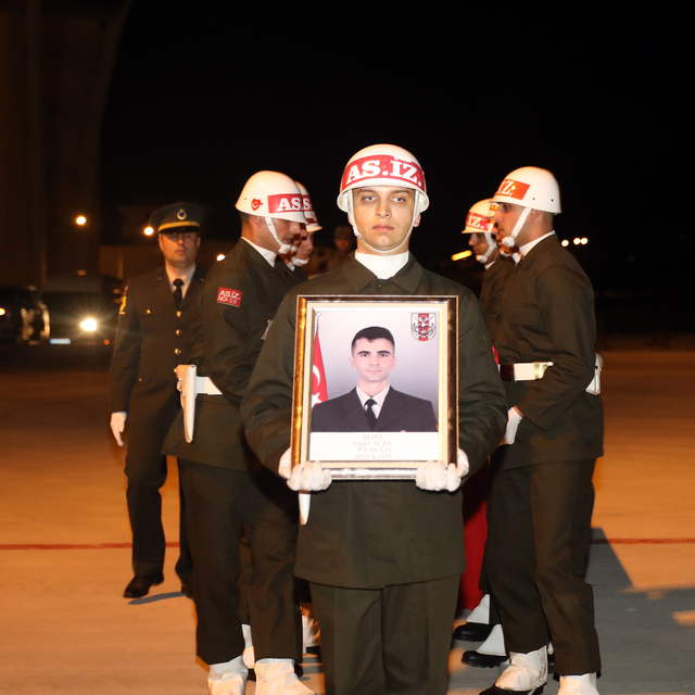 Ağrı'da askeri araç kazasında şehit olan asker için tören düzenlendi