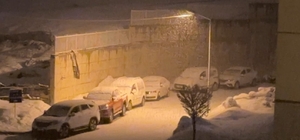 Yüksekova'da kar yağışı etkili oldu