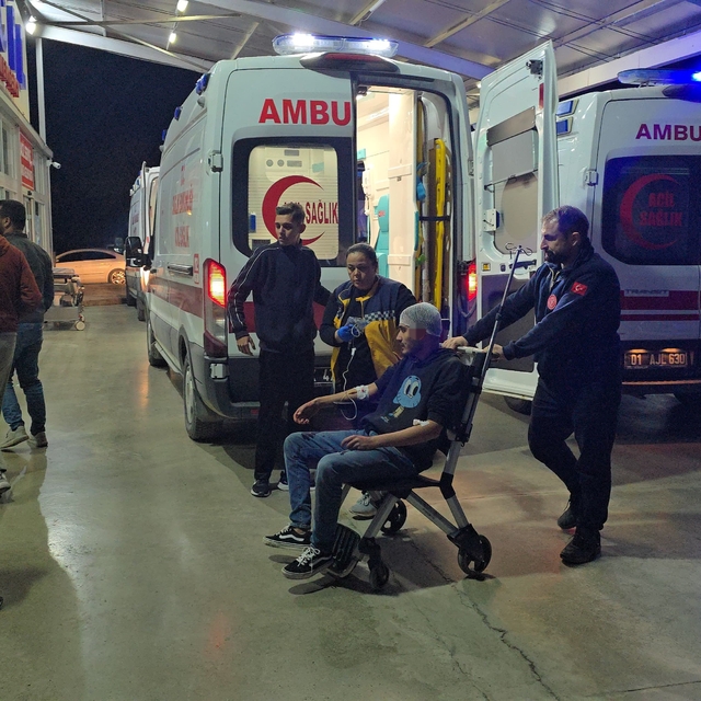 Adana'da iki grup arasında bıçaklı kavga: 2 yaralı