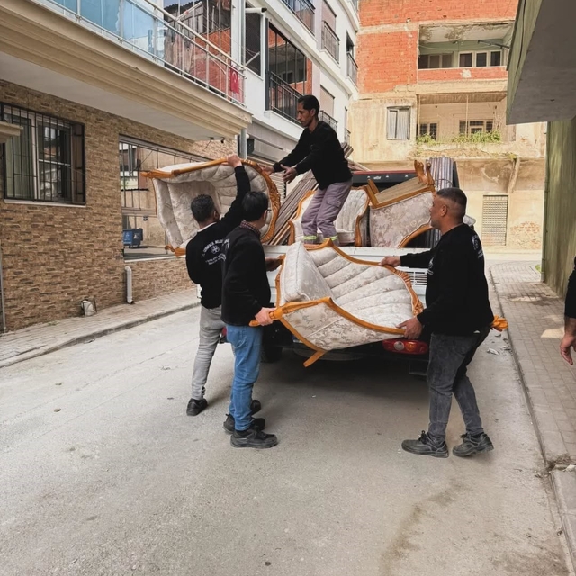 Germencik Belediyesi'nin ihtiyaç sahiplerine eşya desteği sürüyor