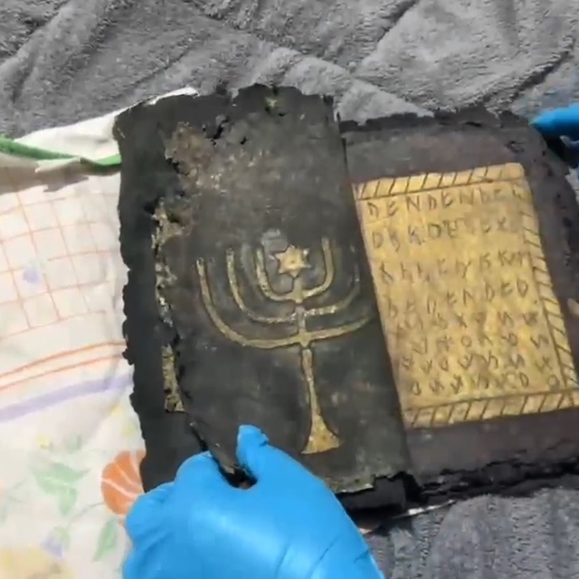 Aydın'da Bizans dönemine ait altın işlemeli dua kitabı ele geçirildi