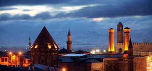 Doğu'da karla karışık yağmur var