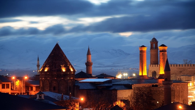 Doğu'da karla karışık yağmur var