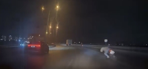 Bursa'da motosiklet kazası kamerada : Sürücü yola böyle savruldu