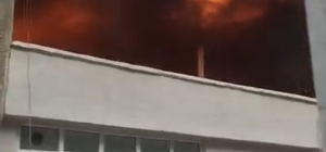 Bursa'da binanın çatısı alevlere teslim oldu