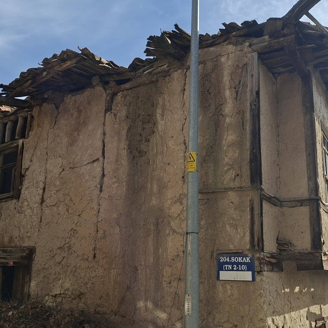 Hisarcık'ta kültür varlığı statüsündeki binalar risk oluşturuyor
İlçedeki 4...