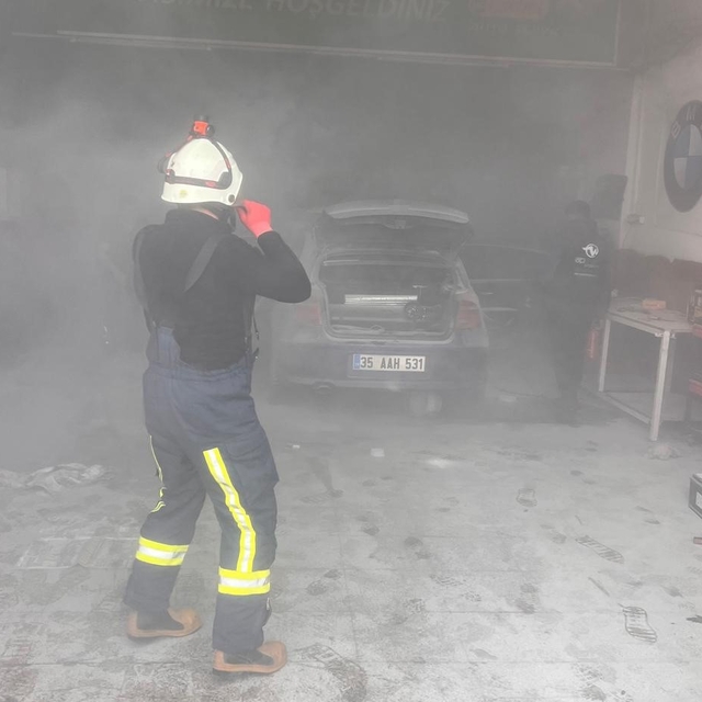 Van oto sanayisinde otomobil yangını