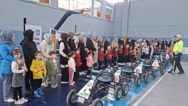 Hisarcık'ta öğrencilere uygulamalı ve teorik trafik eğitimi