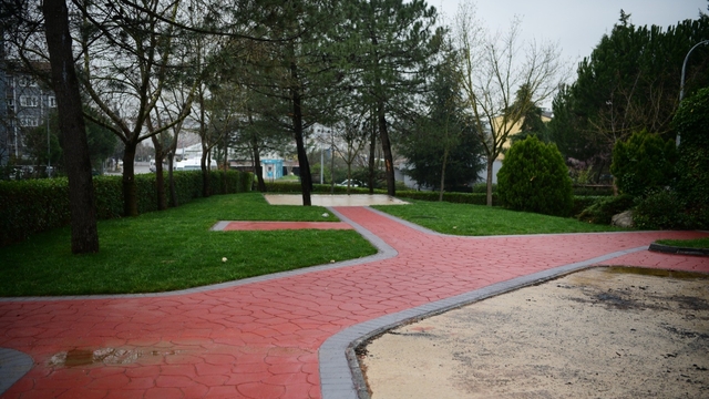 Çayırova'da yeşil alanlarda revizyon mesaisi