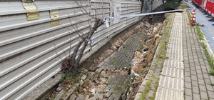 Bursa'da hafriyat çalışmasında yola zarar verdiler Nilüfer Belediyesi anında tedbir alarak muhtemel olayın önüne geçti