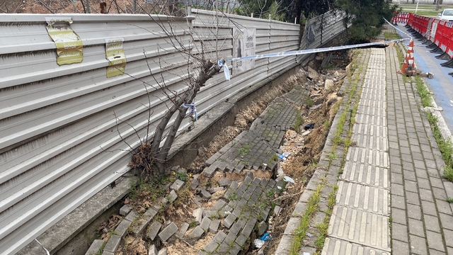 Bursa'da hafriyat çalışmasında yola zarar verdiler
Nilüfer Belediyesi anında tedbir alarak muhtemel olayın önüne geçti