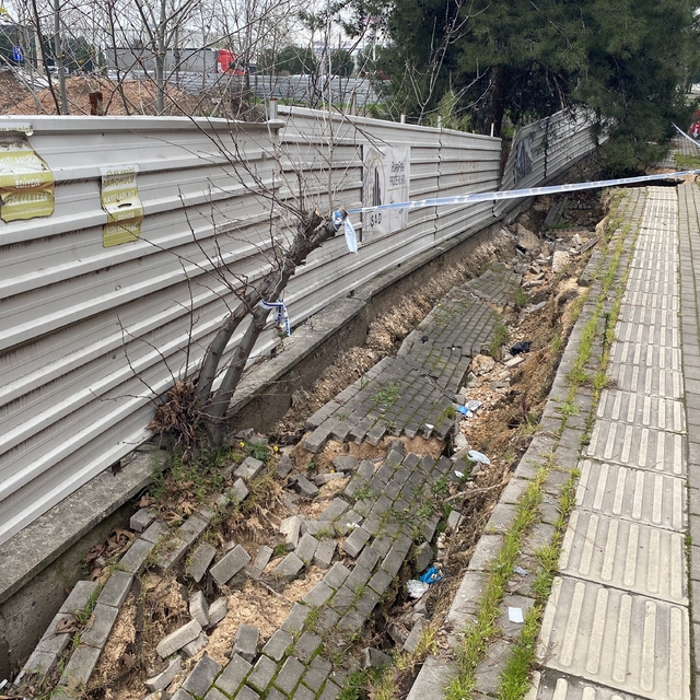 Bursa'da hafriyat çalışmasında yola zarar verdiler
Nilüfer Belediyesi anınd...
