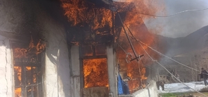 Köy evinde korkutan yangın