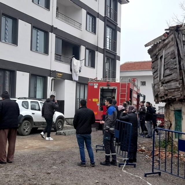 Gelibolu'da apartmanda çıkan yangın söndürüldü