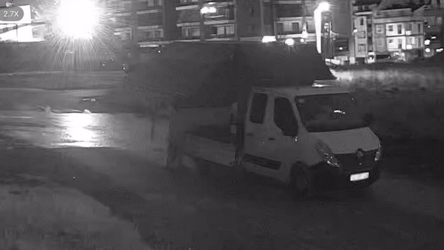 Atığını sokağa atan sürücüye fotokapan takibi