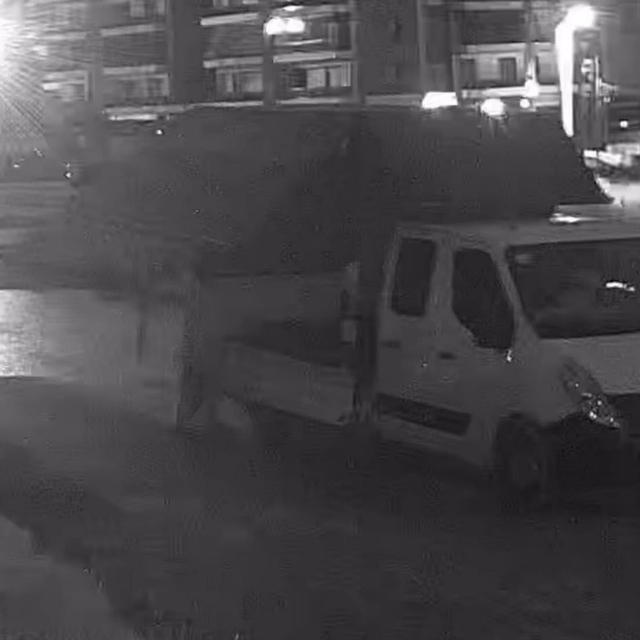 Atığını sokağa atan sürücüye fotokapan takibi