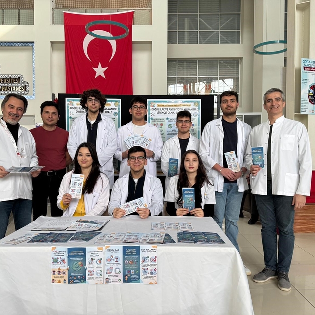Tıp Fakültesi öğrencileri antibiyotik kullanımı hakkında bilgilendirdi