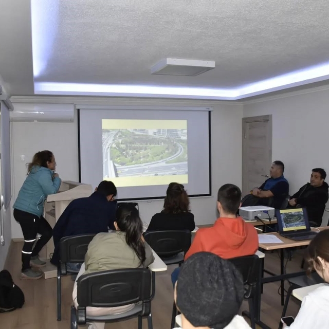 Köyceğiz Meslek Yüksekokulu'nda 'Tıbbi Aromatik Bitkilerin Peyzajda Kullanı...