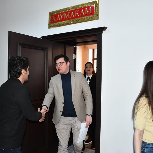 Sarıkamış Kaymakamı Aslantatar, doktorlarla bir araya geldi