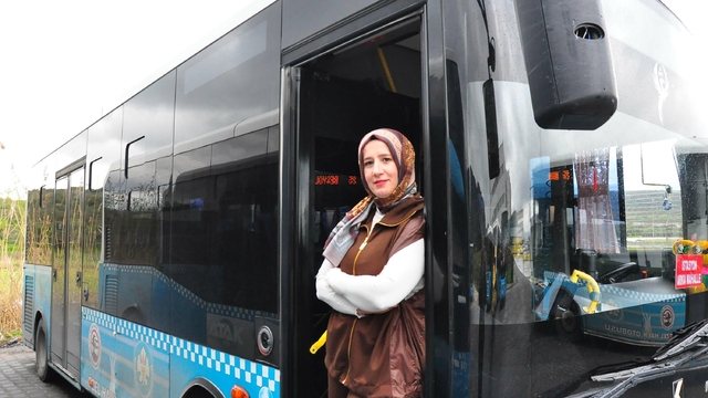 Soma'nın ilk kadın otobüs şoförü oldu