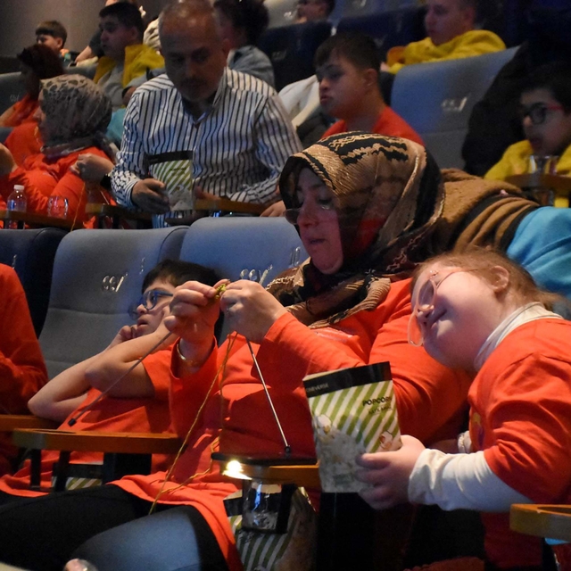 İzmir'de 'sevgi ilmekleri'