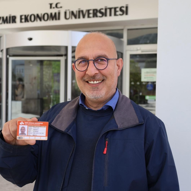 İzmir Ekonomi'nin 49'luk genç mimarı