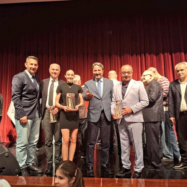 Eskişehir'de sporun 'en'leri ödüllendirildi
"Şehrin Spor Değerleri Ödül Tör...