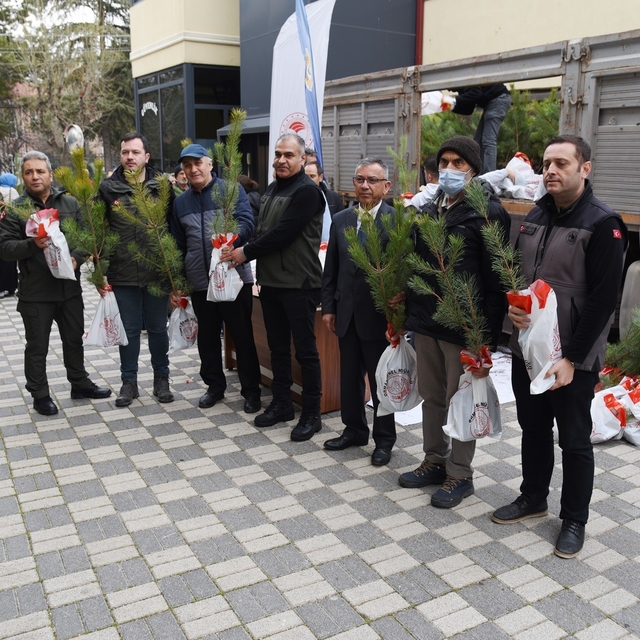 Eskişehir Orman Bölge Müdürlüğü'nden fidan dağıtımı
Hafta boyunca 4 bin fid...