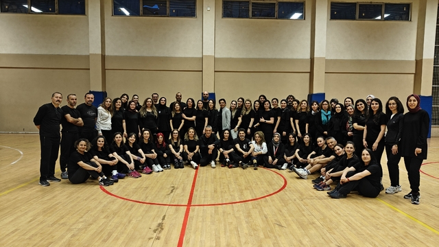 Öğretmen öğretmenlere ders verdi, Türkiye'de ilki gerçekleştirdi
Öğretmenler meslektaşlarından aldıkları eğitim ile 14 branşta birincilik aldılar